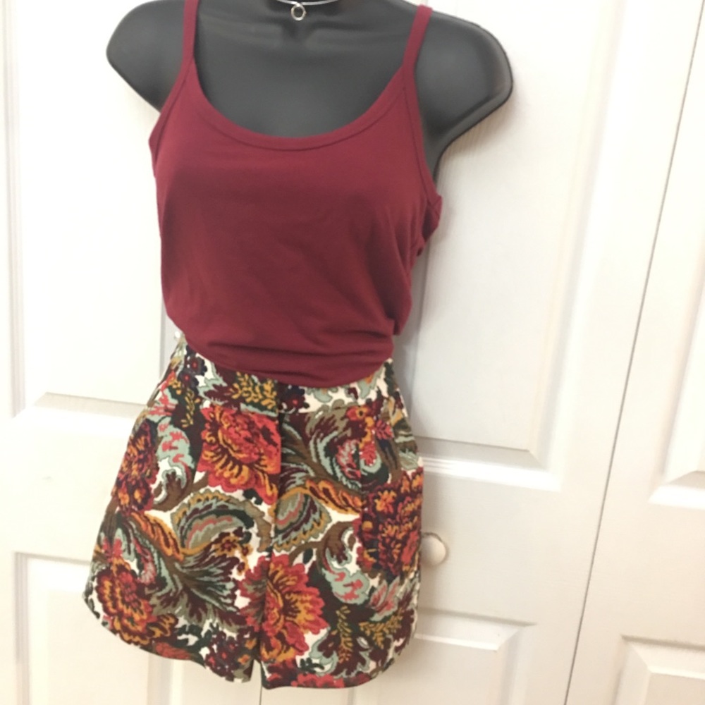 NWT Mittoshop Highwaisted Floral Shorts!
